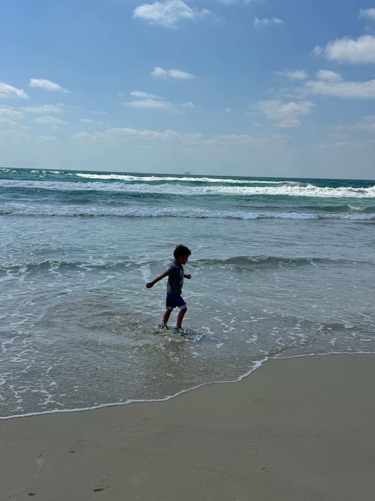 חוף מעגן מיכאל - צילום מהמקום