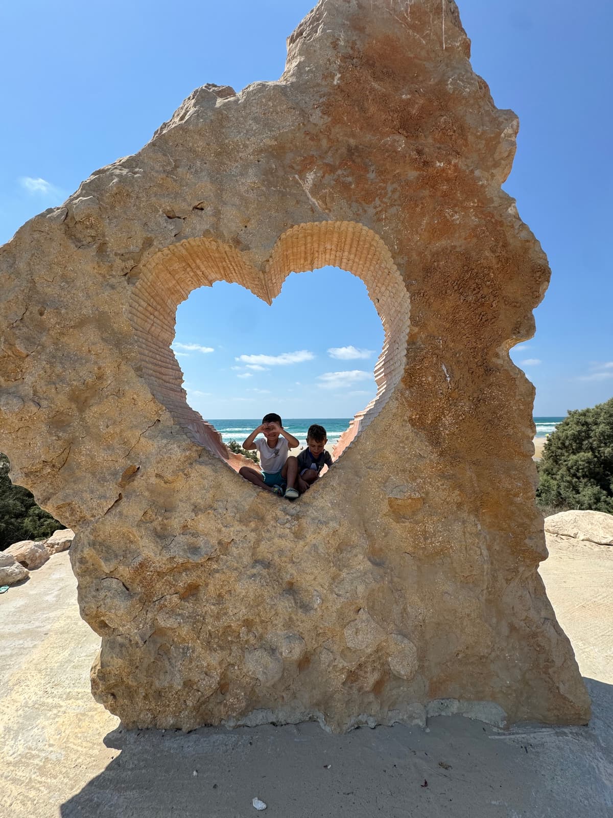 מעגן מיכאל פסל הלב - צילום מהמקום